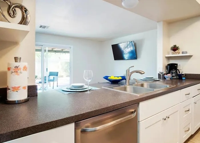 Cozy, Getaway! Prime Location, Sleeps 8 * Tempe