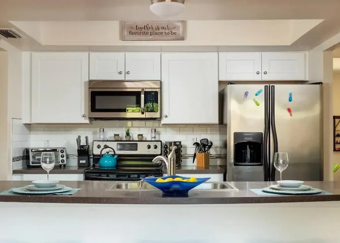Cozy, Getaway! Prime Location, Sleeps 8 Tempe